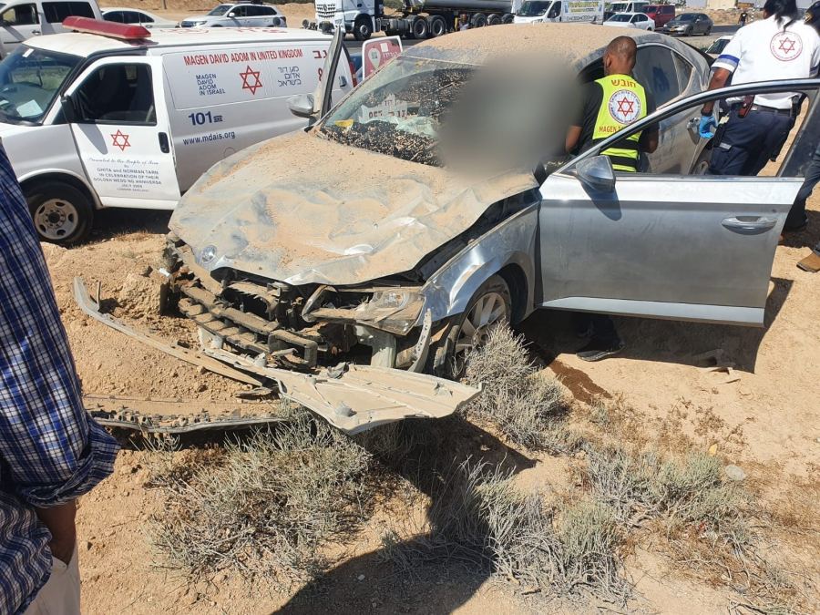 النقب اصابة شابة بحادث طرق مروع قرب شقيب السلام